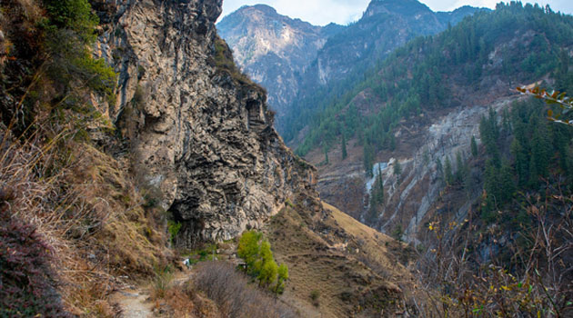 Hike from Pina to Bumra 2,900m