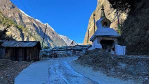 Trek from Dharapani to Chame (1,963-2,610m)