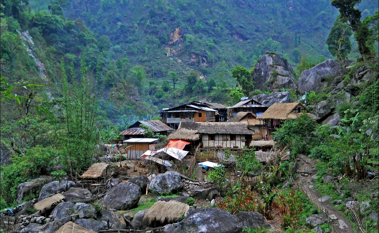 Trek from Taplejung to Chirwa (1,820-1,185 m)