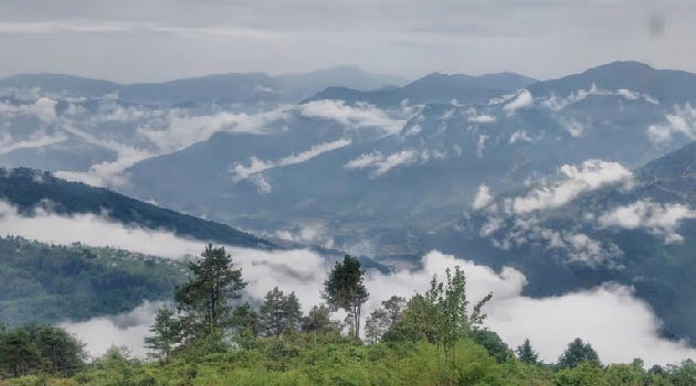 Trek to Sermathang (2,610m)