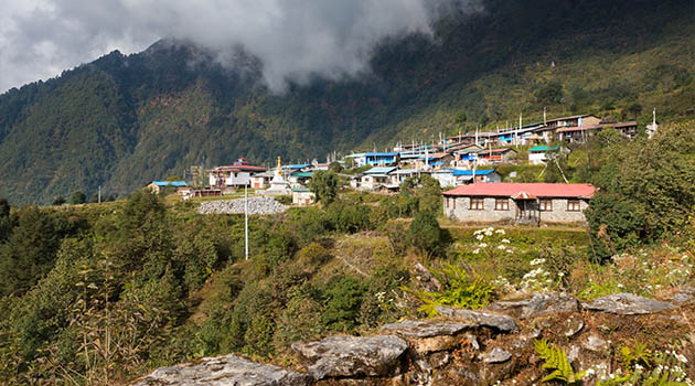 Trek to Tarkeghyang (2,590m)