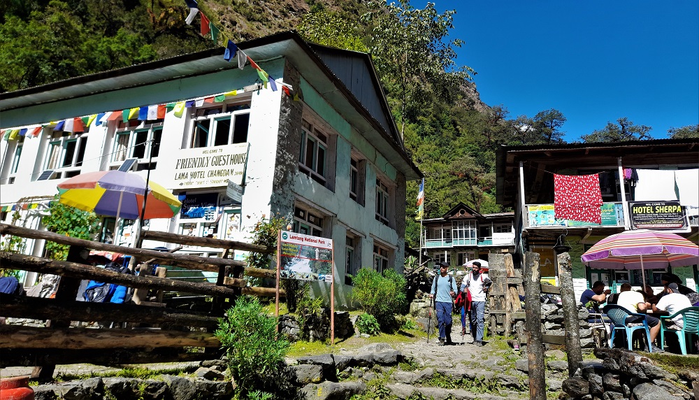 Trek from Kyanjin Gompa to the Lama Hotel (2470 m)